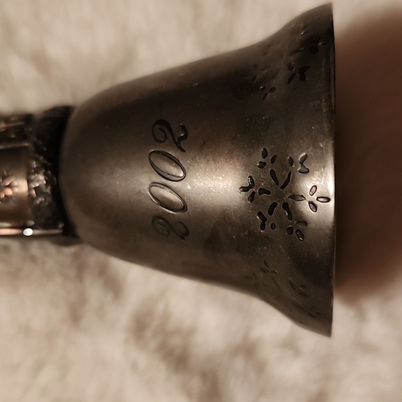 VINTAGE  SANTA CLAUS   SILVER  🔔 BELL  DATED  2002 - Picture 3 of 6